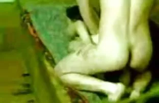 გოგონა იღებს ბაბუის ცხელი